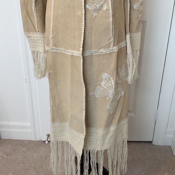 Bohemian Beige suede long jacket with fringe - Picture 2 of 3